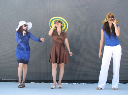 3 Hoa hậu cũng say sưa luyện tập cho đêm chung kết.