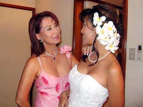 Bà Đặng Tuyết Mai luôn ở bên con mình cả khi vui, khi buồn. Ảnh: S.T.