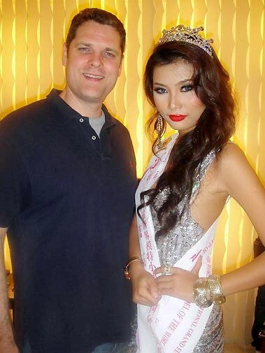 Cùng khán giả hâm mộ.