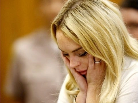 Lindsay vẫn còn vướng bận rất nhiều về mối tình đã qua với Samatha Ronson. Ảnh: Pool.