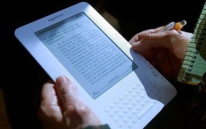 Thiết bị đọc sách điện tử Kindle của Amazon. Ảnh: Telegraph