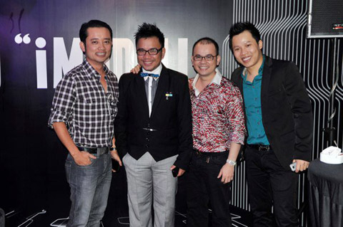 Đạo diễn Quý Khang và stylist Nguyễn Thiện Khiêm trong buổi tiệc I Model của công ty Venus. Ảnh: T.K.