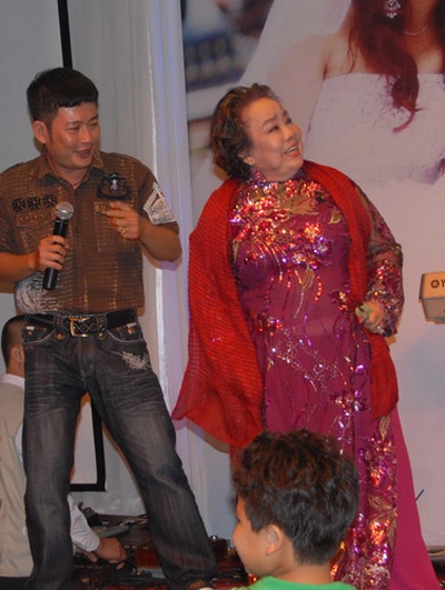 dam-cuoi-hieu-hien-16-1345746293_480x0.j