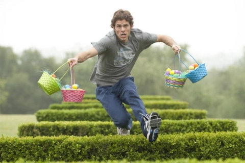 James Marsden vào vai anh chàng lười biếng Fred. Ảnh: Universal.