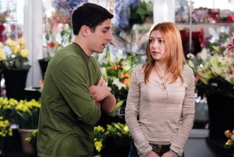 Alyson Hannigan (phải) và Jason Biggs, hai diễn viên chính của seri phim 'Bánh Mỹ'.