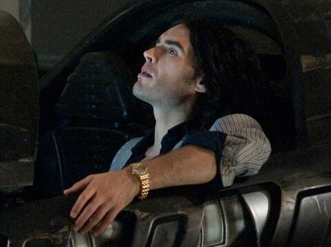 Phong cách hài của Russell Brand không lôi cuốn được khán giả. Ảnh: Warner Bros.