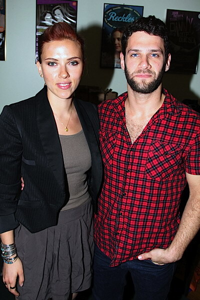 Scarlett Johansson và Justin Bartha. Ảnh: scarlett.