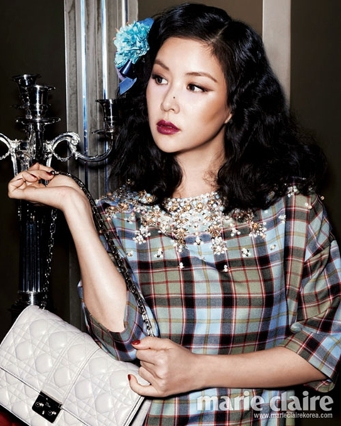 Cách trang điểm làm gương mặt Ko So Young trông khác lạ. Cách trang điểm làm gương mặt Ko So Young trông khác lạ.