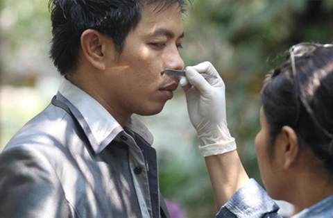 Thái Hòa chờ được chấm một nốt ruồi hóa trang để thể hiện vai diễn khác hẳn là đại ca Thái Hòa chờ được chấm một nốt ruồi hóa trang để thể hiện vai diễn khác hẳn là đại ca