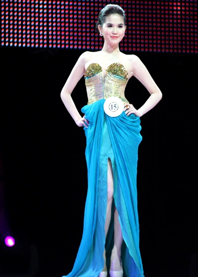Ngọc Trinh gây ấn tượng với hình thể đẹp.