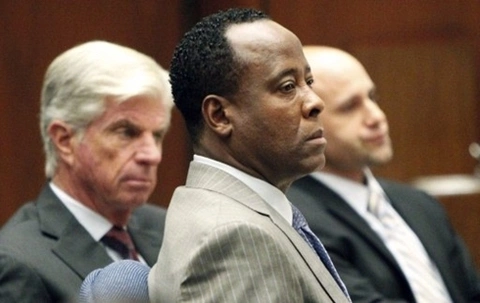 Bác sĩ Conrad Murray trong phiên tòa.