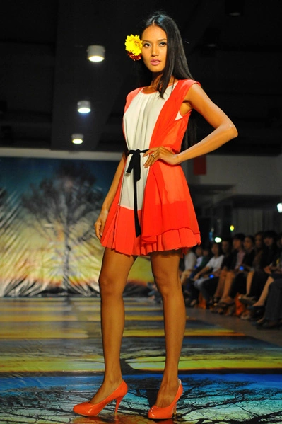 Người mẫu Quanh Đi. Người mẫu Quanh Đi.