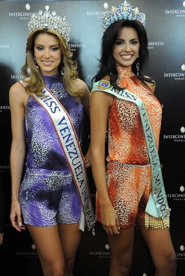 Ivian giành danh hiệu Hoa hậu Thế giới Venezuela trong cuộc thi Miss Venezuela 2010. Bên trái cô là Vanessa Goncalves, Hoa hậu Hoàn vũ Venezuela. Vanessa cũng vừa lọt vào Top 15 Miss Universe 2011 hồi tháng 9. Ivian giành danh hiệu Hoa hậu Thế giới Venezuela trong cuộc thi Miss Venezuela 2010. Bên trái cô là Vanessa Goncalves, Hoa hậu Hoàn vũ Venezuela. Vanessa cũng vừa lọt vào Top 15 Miss Universe 2011 hồi tháng 9.