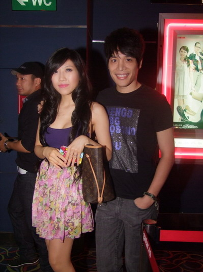 Trang Pháp đi cùng ca sĩ trẻ Minh Beta. Cả hai vừa tung ra ca khúc "Nắm lấy vinh quang", cổ động cho Seagames 26. Trang Pháp đi cùng ca sĩ trẻ Minh Beta. Cả hai vừa tung ra ca khúc