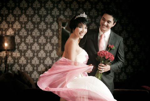Ngày cưới đã gần kề, nhưng Bảo Trúc vẫn rất bận rộn trên phim trường. Người đẹp chỉ có một ngày để chụp ảnh cưới. Thậm chí cô dự định chỉ xin nghỉ một ngày nữa để tổ chức đám cưới rồi quay lại với công việc ngay. Bộ ảnh do stylist Tân Đà Lạt và chuyên gia trang điểm Huỳnh Lợi hỗ trợ thực hiện. Ngày cưới đã gần kề, nhưng Bảo Trúc vẫn rất bận rộn trên phim trường. Người đẹp chỉ có một ngày để chụp ảnh cưới. Thậm chí cô dự định chỉ xin nghỉ một ngày nữa để tổ chức đám cưới rồi quay lại với công việc ngay. Bộ ảnh do stylist Tân Đà Lạt và chuyên gia trang điểm Huỳnh Lợi hỗ trợ thực hiện.