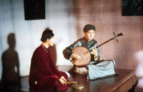 Đơn Dương (phải) trong phim Đơn Dương (phải) trong phim