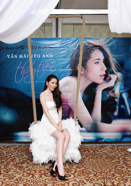 Sự đầu tư kỹ càng được thể hiện rõ nét trong video clip ca khúc chủ đề Vẫn mãi yêu anh. Clip được quay rất công phu và có sự đầu tư rất lớn về máy quay, ánh sáng, hậu trường, trang phục... Sự đầu tư này được tính thành con số tiền tỷ. Sự đầu tư kỹ càng được thể hiện rõ nét trong video clip ca khúc chủ đề Vẫn mãi yêu anh. Clip được quay rất công phu và có sự đầu tư rất lớn về máy quay, ánh sáng, hậu trường, trang phục... Sự đầu tư này được tính thành con số tiền tỷ.