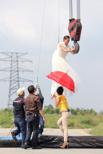 Tuy vậy, khi vừa được kéo lên, Phương Anh có dấu hiệu ngạt thở. Tuy vậy, khi vừa được kéo lên, Phương Anh có dấu hiệu ngạt thở.