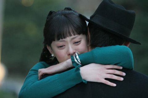 Khác với các bản phim cũ, 'Tân Bến Thượng Hải' khai thác sâu hơn mối tình đau thương giữa Hứa Văn Cường - Phùng Trình Trình.