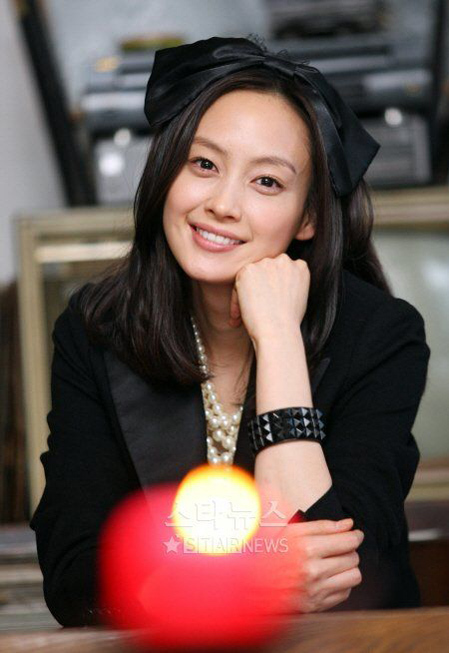 Sau Song Hye Kyo là người đẹp Lee Na Young.