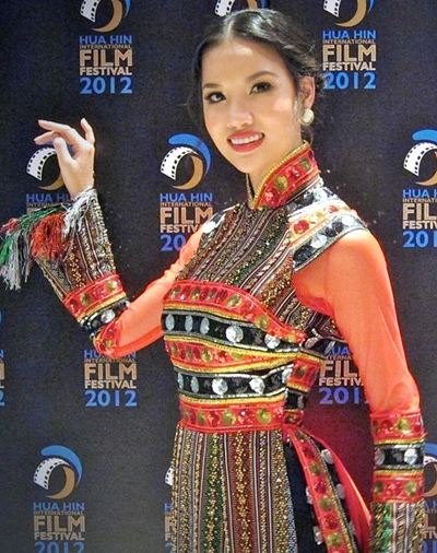 Tối 27/1, Liên hoan phim quốc tế Hua Hin 2012 chính thức khai mạc mại khách sạn Intercontinental Hua Hin Resort, thành phố Hua Hin, Thái Lan. Tối 27/1, Liên hoan phim quốc tế Hua Hin 2012 chính thức khai mạc mại khách sạn Intercontinental Hua Hin Resort, thành phố Hua Hin, Thái Lan.
