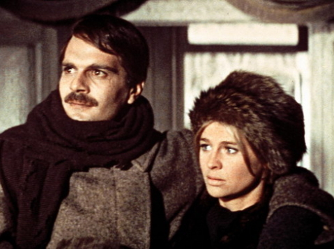 Omar Sharif và Julie Christie trong phim