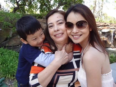goài thành công trong công việc 'Bà mẹ của năm' vẫn luôn dành cho gia đình đặc biệt là 'người yêu bé nhỏ' - Bảo Nam - cách mà cô vẫn gọi đứa con trai kháu khỉnh của mình sự quan tâm đặc biệt goài thành công trong công việc 'Bà mẹ của năm' vẫn luôn dành cho gia đình đặc biệt là 'người yêu bé nhỏ' - Bảo Nam - cách mà cô vẫn gọi đứa con trai kháu khỉnh của mình sự quan tâm đặc biệt