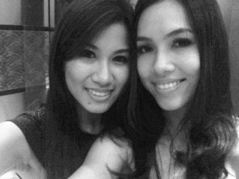 Hoàng My tạm thời được xếp ở chung phòng với Hoa Hậu Malaysia, cùng tuổi với My. Hoàng My cho biết cô cảm thấy dễ chịu khi ở chung với thí sinh này và hai người cũng đã kịp đặt ra một số Hoàng My tạm thời được xếp ở chung phòng với Hoa Hậu Malaysia, cùng tuổi với My. Hoàng My cho biết cô cảm thấy dễ chịu khi ở chung với thí sinh này và hai người cũng đã kịp đặt ra một số