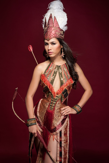 Hoàng My sẽ mặc bộ trang phục này để tham gia phần thi khiêu vũ. Trước đó, cô không thành công trong phần thi tài năng. Hoàng My sẽ mặc bộ trang phục này để tham gia phần thi khiêu vũ. Trước đó, cô không thành công trong phần thi tài năng.