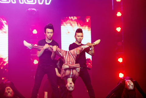 Cô trình diễn bài hát mới nhất của mình mang tên Cô trình diễn bài hát mới nhất của mình mang tên