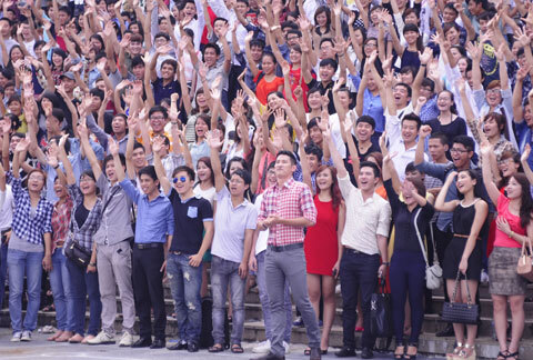 “Vòng Thử giọng” là đặc sản của Vietnam Idol luôn là tâm điểm của khán giả truyền hình ở mỗi mùa Idol khi phản ánh niềm đam mê và khát khao trở thành thần tượng âm nhạc của giới trẻ Việt Nam. “Vòng Thử giọng” là đặc sản của Vietnam Idol luôn là tâm điểm của khán giả truyền hình ở mỗi mùa Idol khi phản ánh niềm đam mê và khát khao trở thành thần tượng âm nhạc của giới trẻ Việt Nam.