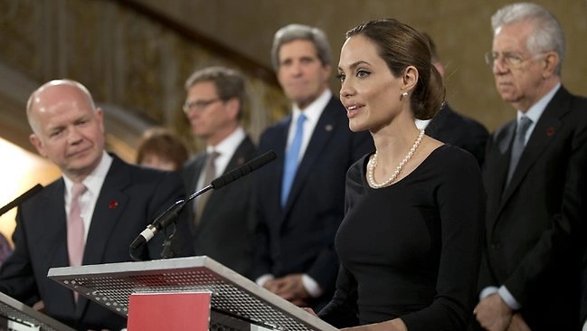 Angelina-G8-jpg-1368521781_500x0.jpg