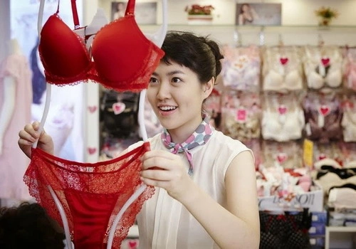 Nữ diễn viên trẻ Shim Eun Kyung trong vai bà Mal Soon trong thân xác gái 20 tuổi. Ảnh: CJ.