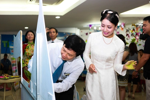 Nghệ sĩ Chiều Xuân mong rằng, khi cuộc sống luôn bận rộn và mọi người phải đối mặt với nhiều khó khăn thì những ngày Gia đình như thế này sẽ là điểm dừng để mọi người cùng quan tâm hơn đến gia đình mình, và dành cho gia đình nhiều thời gian hơn, hướng tới cuộc sống êm đềm, ngọt ngào và hạnh phúc bền lâu bên cạnh những đứa con ngoan ngoãn và lớn lên trong tình yêu tràn đầy của bố mẹ.