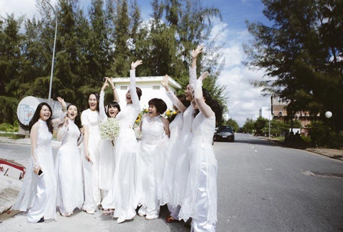 phan-nhu-thao-khoe-anh-dinh-hon-cung-dai-gia-duc-an-6