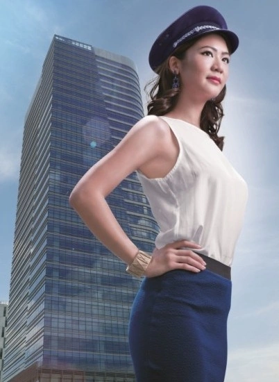 Bạn gái diễn viên Trương Thế Vinh - Huỳnh Lý Đông Phương sinh năm 1987 tại Brussel (Bỉ). Năm 2010, cô bắt đầu làm việc tại hãng Vietnam Airlines sau khi tốt nghiệp khóa đào tạo phi công tại Montpellier (Pháp). GOOGLE+ TWITTER EMAIL LIKE VOV BÌNH LUẬN NỘI DUNG tối thiểu 10 chữ tiếng Việt có dấu không chứa liên kết Gửi bình luận TIN TỨC NGHỆ SĨ MỚI NHẤT