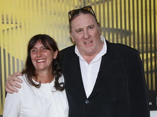 Nhà sản xuất phim Sylvie Pialat (trái) bên siêu sao gạo cội người Pháp - Gérard Depardieu.