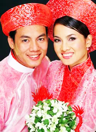 Anh Thư vừa tuyên bố cô và doanh nhân Thanh Long đã chia tay. Trong năm năm trở lại đây hai người không còn xuất hiện cùng nhau với con trai - bé Tiểu Long. Anh Thư cho biết suốt năm năm qua, cô và chồng ly thân. Họ chia tay vì bất đồng quan điểm sống, những cử chỉ yêu thương giữa hai người mất đi theo thời gian.