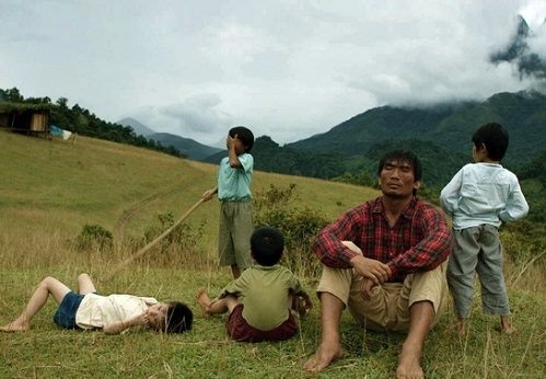 dao-dien-cha-cong-con-tra-bang-khen-canh-dieu-vi-thay-khong-cong-bang