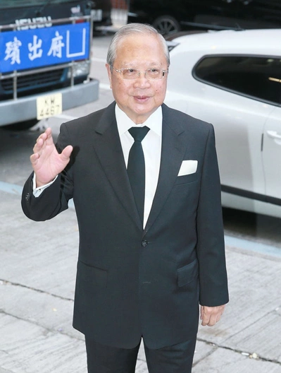 sao-hong-kong-tien-biet-dien-vien-tvb-dot-tu-tren-san-khau-8