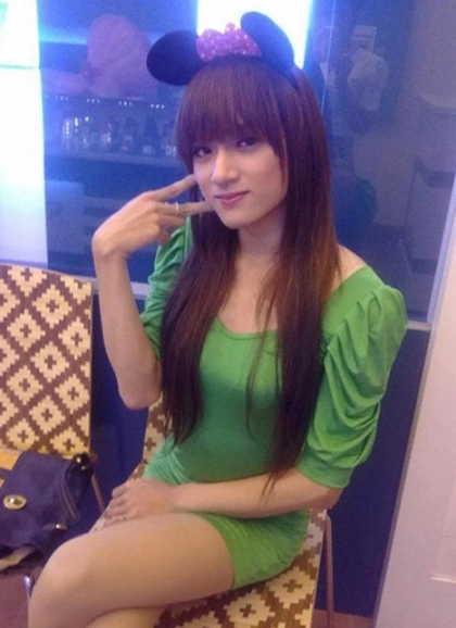 Nhan sắc nhẹ nhàng, nước da trắng sáng giúp Hương Giang có ngoại hình xinh đẹp từ khi chưa chuyển giới. Tuy nhiên, cô vẫn sang Thái Lan phẩu thuật để được làm một người phụ nữ trọn vẹn.