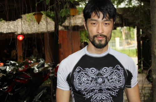 Sau Tèo Em, anh hạn chế xuất hiện trong showbiz để tập trung cho võ đường của mình. Thời gian này, tài tử bắt đầu để râu nên trông chững chạc hơn.