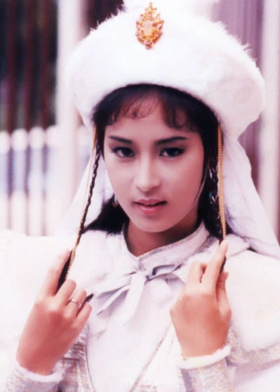 Lê Mỹ Nhàn vào lớp đào tạo nghệ sĩ của TVB năm 1984. Năm 1985, cô đóng vai chính đầu tiên trong phim