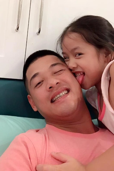 Khoảnh khắc nghịch ngợm của diễn viên Hải Anh và con gái.