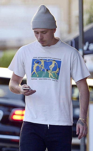 Brooklyn Beckham đã chia tay Chloe Grace Moretz hồi tháng 3 và hiện tại không tiết lộ chuyện hẹn hò.