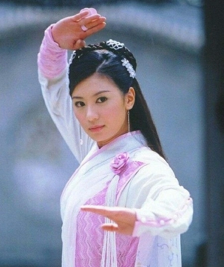 Giả TỊnh Văn thủ vai Triệu Mẫn năm 2003.