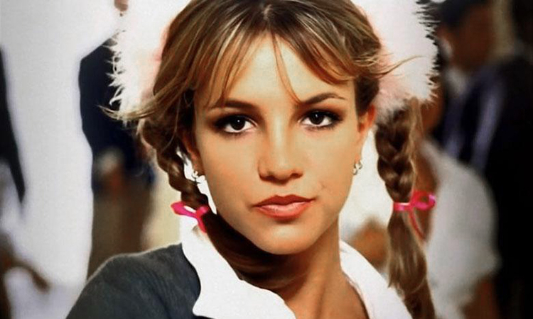 Trang phục MV 'Baby One More Time' vẫn hot qua 20 năm - Báo ...