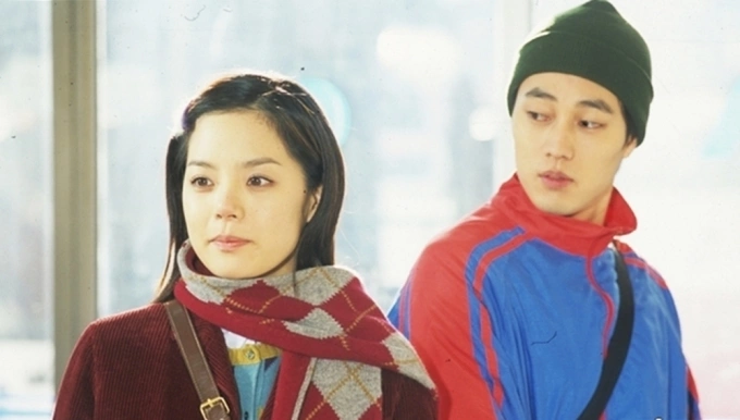 Cùng năm 2002, anh thủ vai Choi Kyo In trong phim truyền hình Chuyện hẹn hò (We are dating now). Thời niên thiếu, nhân vật trải qua vài mối tình nhưng mãi vương vấn Yoon Ho Jung (Chae Rim) - chị ruột của cậu bạn thân. Cuối phim, Kyo In chiếm được trái tim người trong mộng, hạnh phúc trao cô chiếc nhẫn đã mua từ nhiều năm trước.