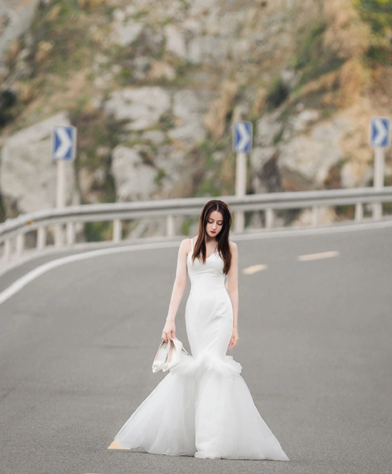 Thất vọng, đau khổ, Chu Phóng gặp tai nạn giao thông, quen Tống Lẫm (Hoàng Cảnh Du đóng). Hai người từ chỗ khắc khẩu, ghét bỏ nhau đến nảy sinh tình cảm.