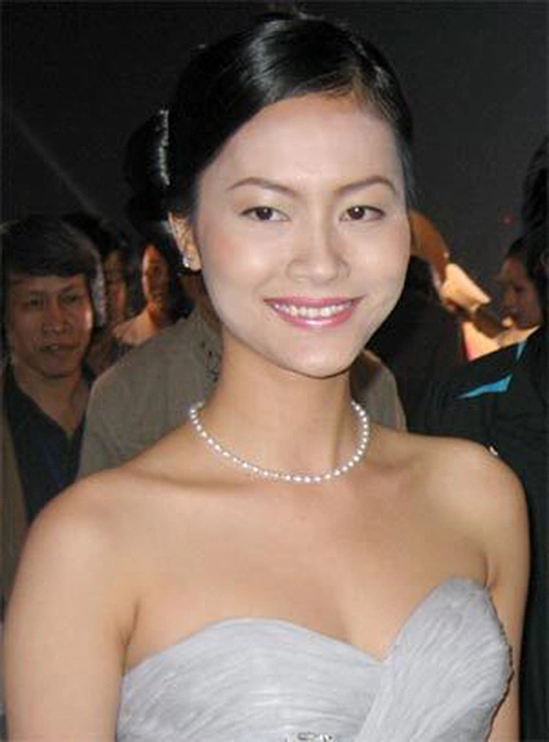 Năm 2007, Đỗ Hải Yến xuất hiện trong một sự kiện với đầm cúp ngực, trang điểm